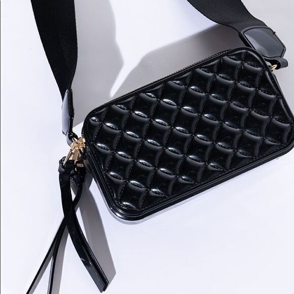 AKIRA Get Snapped Quilted Bag Black - Picture 1 of 4